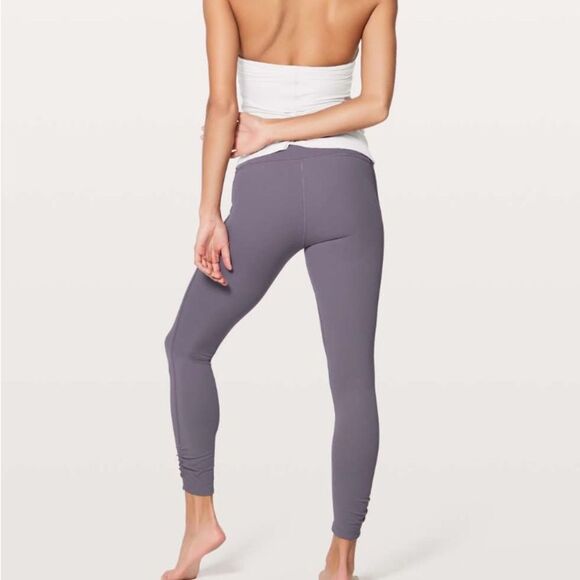 Lululemon Awakening Tight *Taryn Toomey Collection 25"
Magnum- Size 6 - Picture 2 of 8